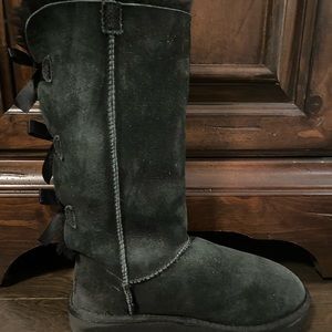 Size 6, black, tall bailey bow Uggs
